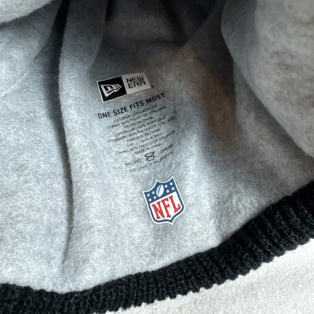 New Era Las‎ Vegas Raiders Knit Cuffed Beanie Winter Hat Cap Black Silver NFL